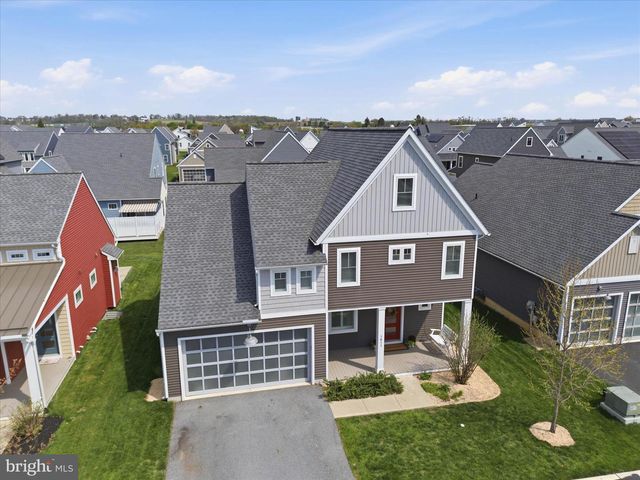 1411 WILLOW CREEK DR, Mount Joy, PA 17552