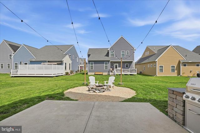 1411 WILLOW CREEK DR, Mount Joy, PA 17552
