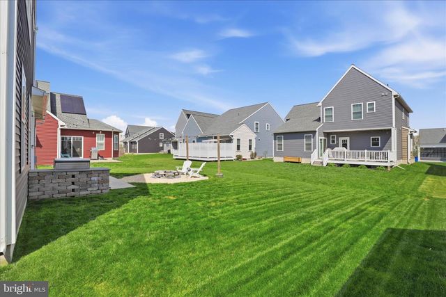 1411 WILLOW CREEK DR, Mount Joy, PA 17552