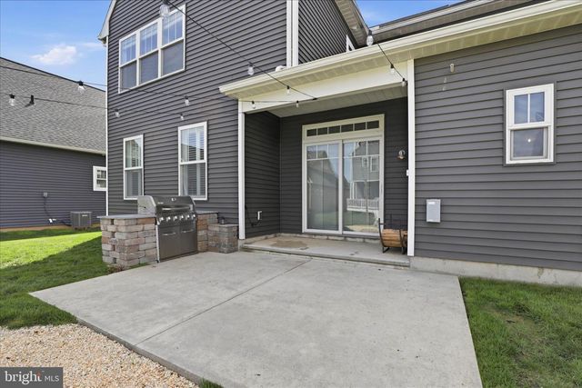 1411 WILLOW CREEK DR, Mount Joy, PA 17552