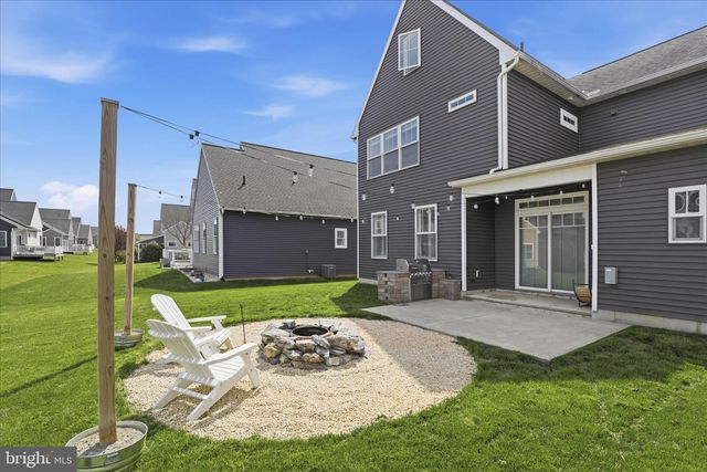 1411 WILLOW CREEK DR, Mount Joy, PA 17552