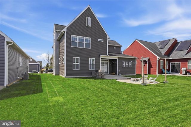 1411 WILLOW CREEK DR, Mount Joy, PA 17552
