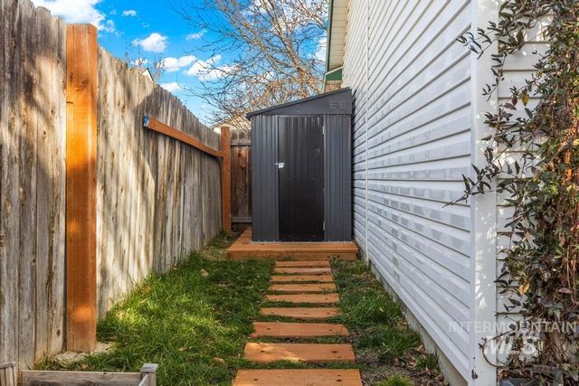 1206 Flint Dr, Caldwell, ID 83607