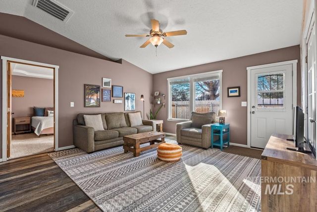 1206 Flint Dr, Caldwell, ID 83607