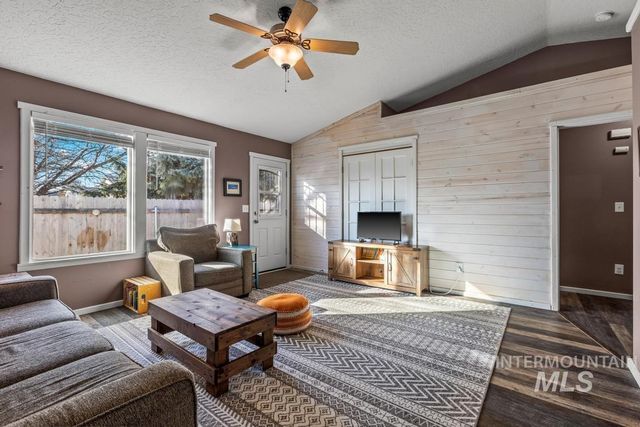 1206 Flint Dr, Caldwell, ID 83607