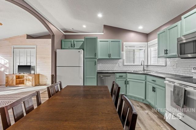 1206 Flint Dr, Caldwell, ID 83607