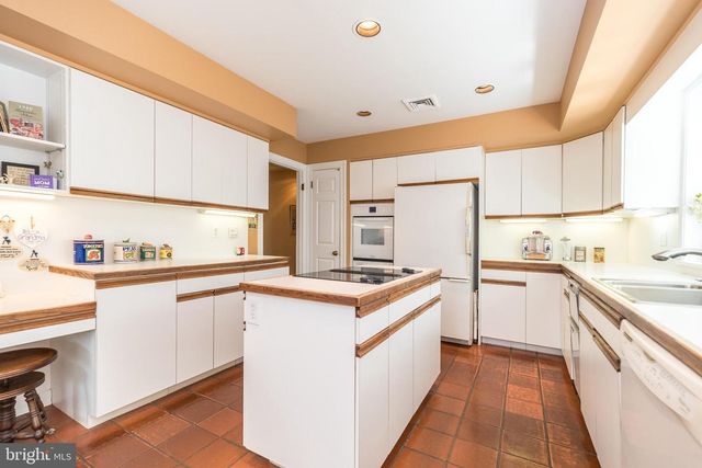 11 STEEPLECHASE LN, Blue Bell, PA 19422