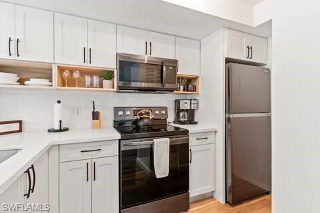 600 Neapolitan WAY 146, NAPLES, FL 34103 — photo 4