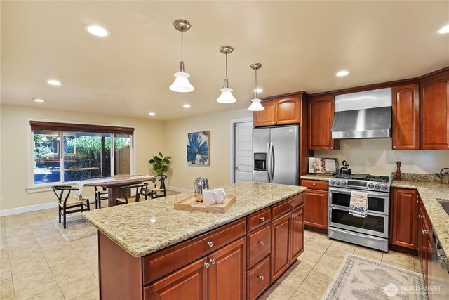 8003 NE 203RD ST, Kenmore, WA 98028