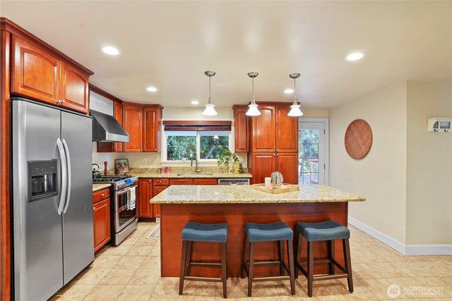 8003 NE 203RD ST, Kenmore, WA 98028