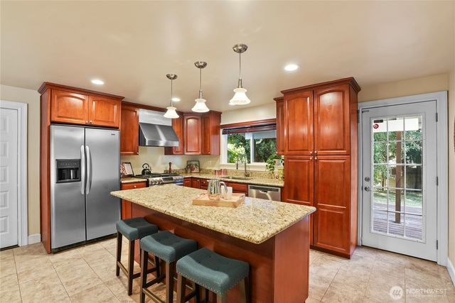 8003 NE 203RD ST, Kenmore, WA 98028