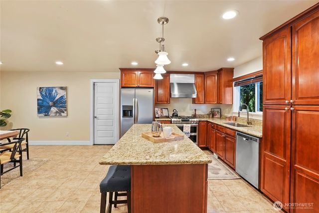 8003 NE 203RD ST, Kenmore, WA 98028