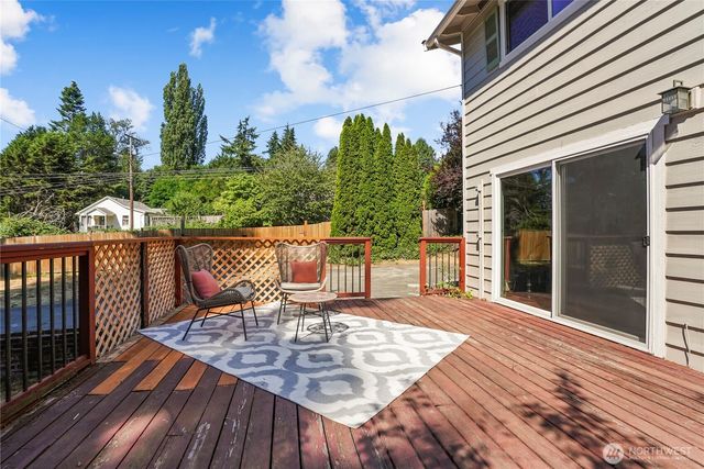 8003 NE 203RD ST, Kenmore, WA 98028