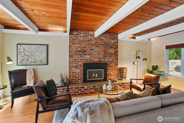 8003 NE 203RD ST, Kenmore, WA 98028