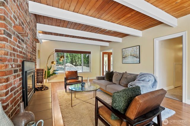 8003 NE 203RD ST, Kenmore, WA 98028