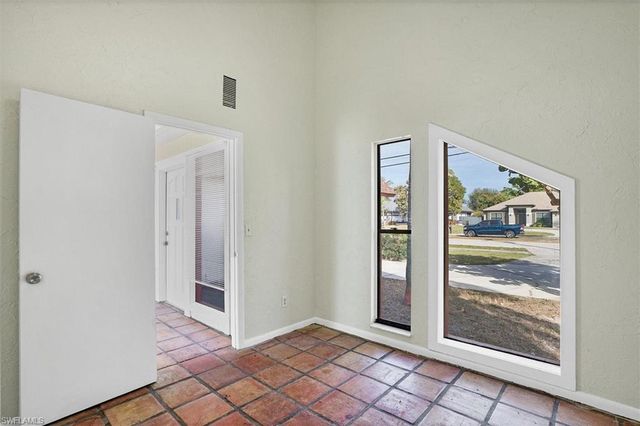 1930 Viscaya PKWY, Cape Coral, FL 33990