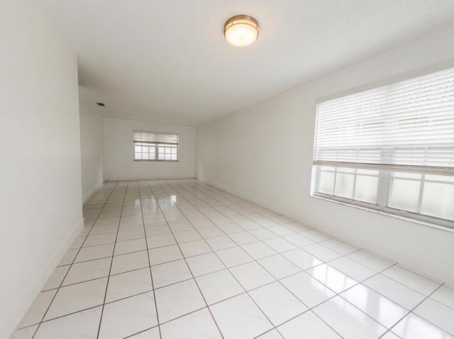 73 Gables Boulevard, Weston, FL 33326