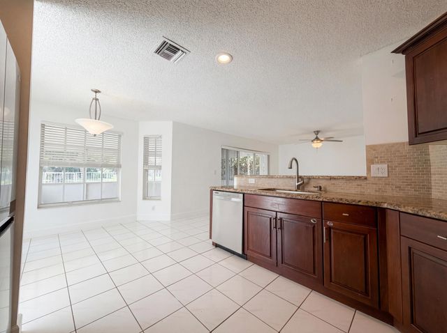 73 Gables Boulevard, Weston, FL 33326