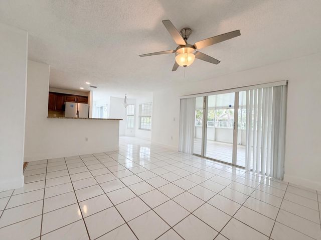 73 Gables Boulevard, Weston, FL 33326