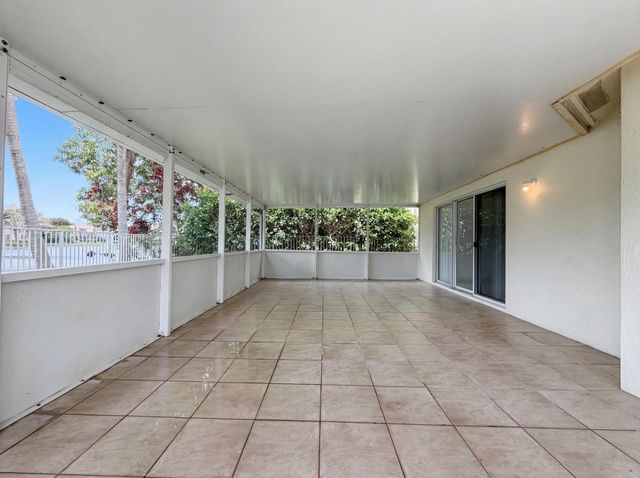 73 Gables Boulevard, Weston, FL 33326