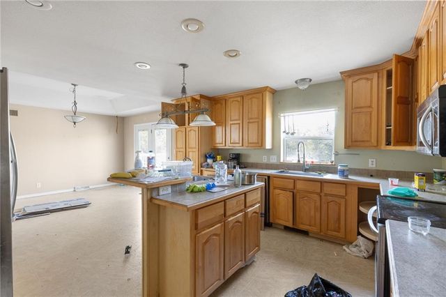 215 NW 415 Road, Warrensburg, MO 64093