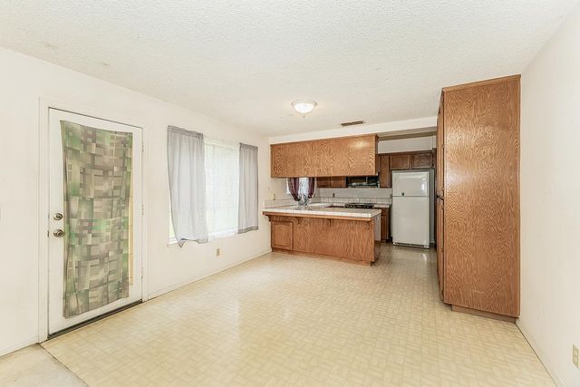 9659 N Shenandoah Ln, Fresno, CA 93720