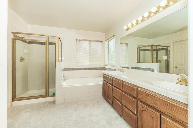 9659 N Shenandoah Ln, Fresno, CA 93720