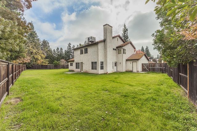 9659 N Shenandoah Ln, Fresno, CA 93720