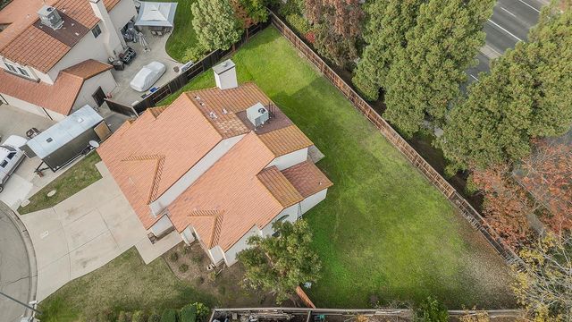 9659 N Shenandoah Ln, Fresno, CA 93720