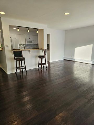 3913 Saratoga Avenue G-105, Downers Grove, IL 60515