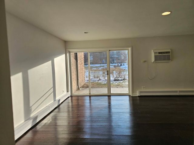 3913 Saratoga Avenue G-105, Downers Grove, IL 60515