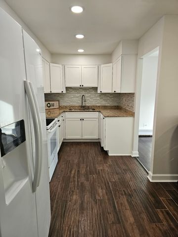 3913 Saratoga Avenue G-105, Downers Grove, IL 60515