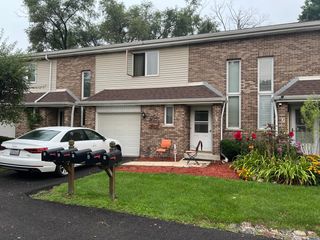 10956 S 76th Avenue F, Palos Hills, IL 60465