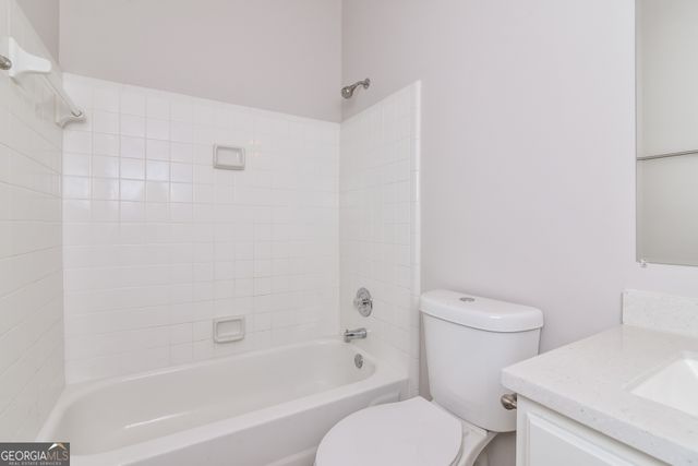 2935 Emerson Lake Drive, Snellville, GA 30078