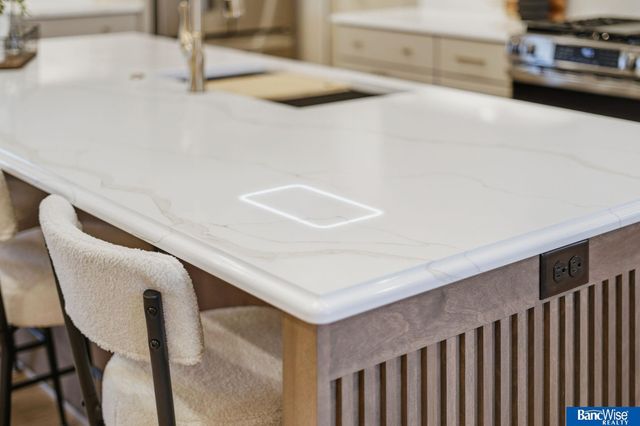 9856 S 42 Street, Lincoln, NE 68516