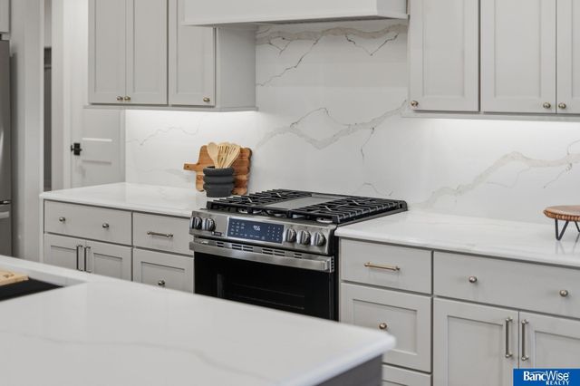 9856 S 42 Street, Lincoln, NE 68516