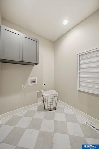 9856 S 42 Street, Lincoln, NE 68516