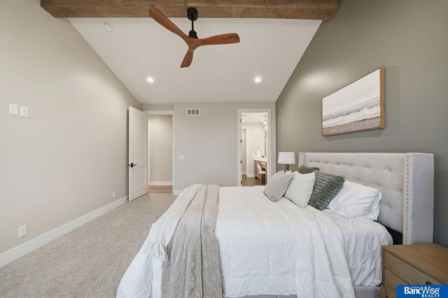 9856 S 42 Street, Lincoln, NE 68516