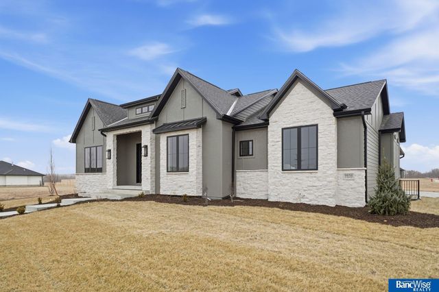 9856 S 42 Street, Lincoln, NE 68516