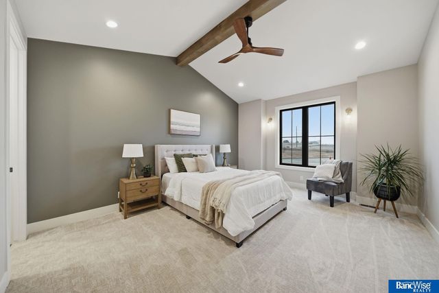 9856 S 42 Street, Lincoln, NE 68516