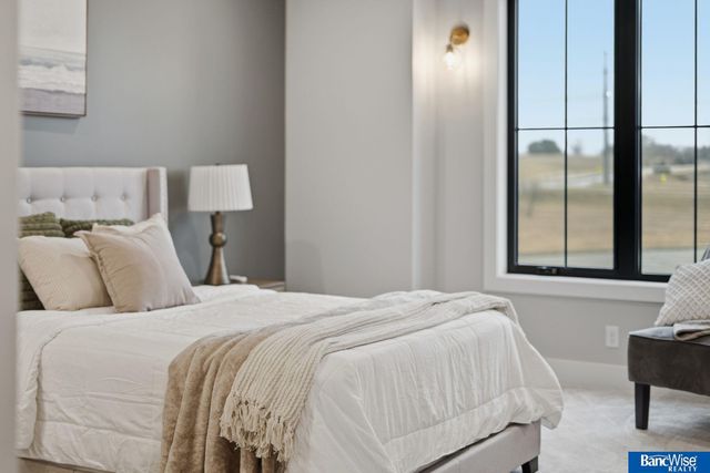 9856 S 42 Street, Lincoln, NE 68516