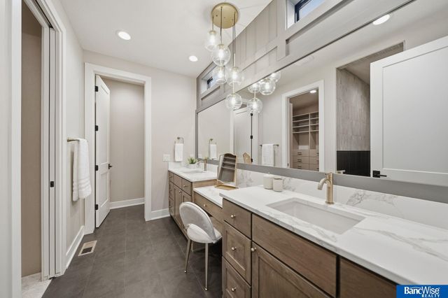 9856 S 42 Street, Lincoln, NE 68516