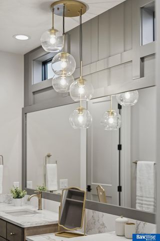 9856 S 42 Street, Lincoln, NE 68516