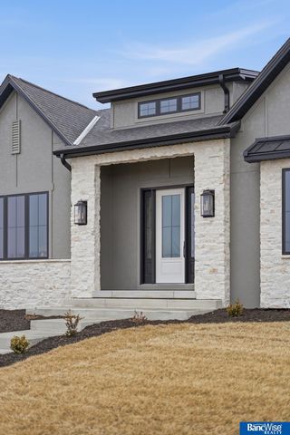 9856 S 42 Street, Lincoln, NE 68516