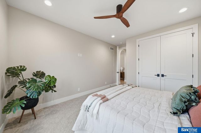 9856 S 42 Street, Lincoln, NE 68516