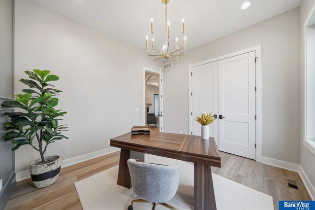 9856 S 42 Street, Lincoln, NE 68516