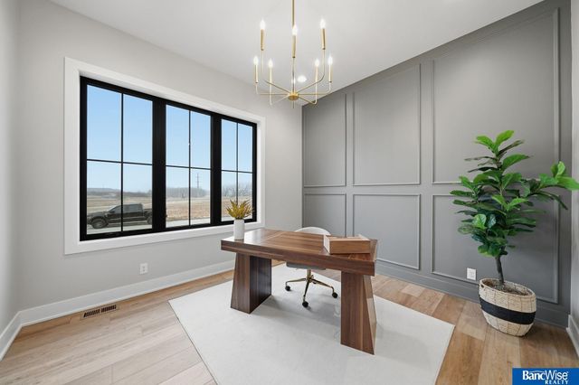 9856 S 42 Street, Lincoln, NE 68516