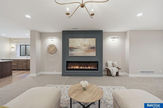 9856 S 42 Street, Lincoln, NE 68516