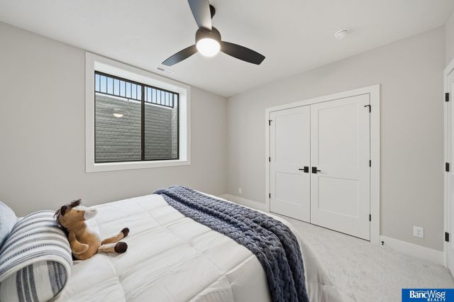 9856 S 42 Street, Lincoln, NE 68516