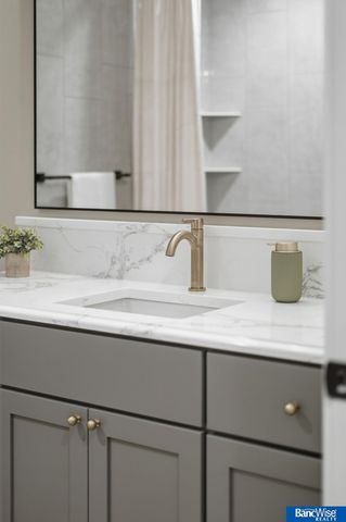 9856 S 42 Street, Lincoln, NE 68516